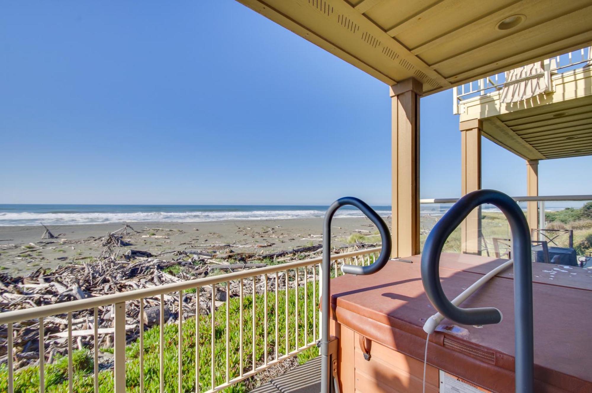 Quiet Waterfront Escape With Hot Tub And Beach Access! Gold Beach Exterior foto